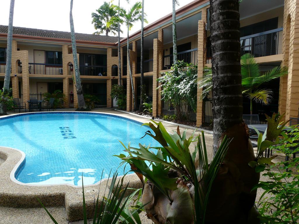 Oasis Inn Apartments Cairns Bagian luar foto