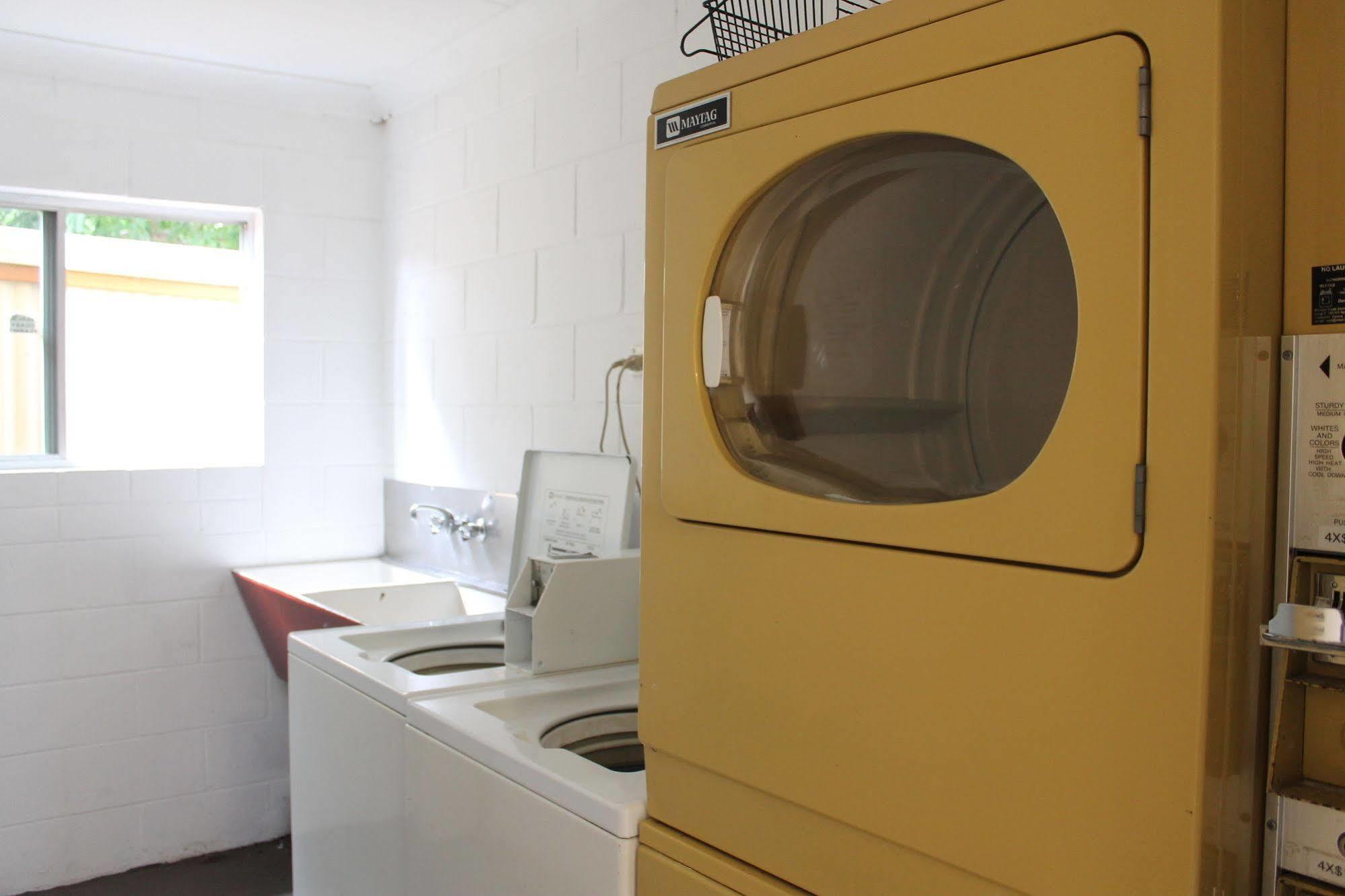 Oasis Inn Apartments Cairns Bagian luar foto