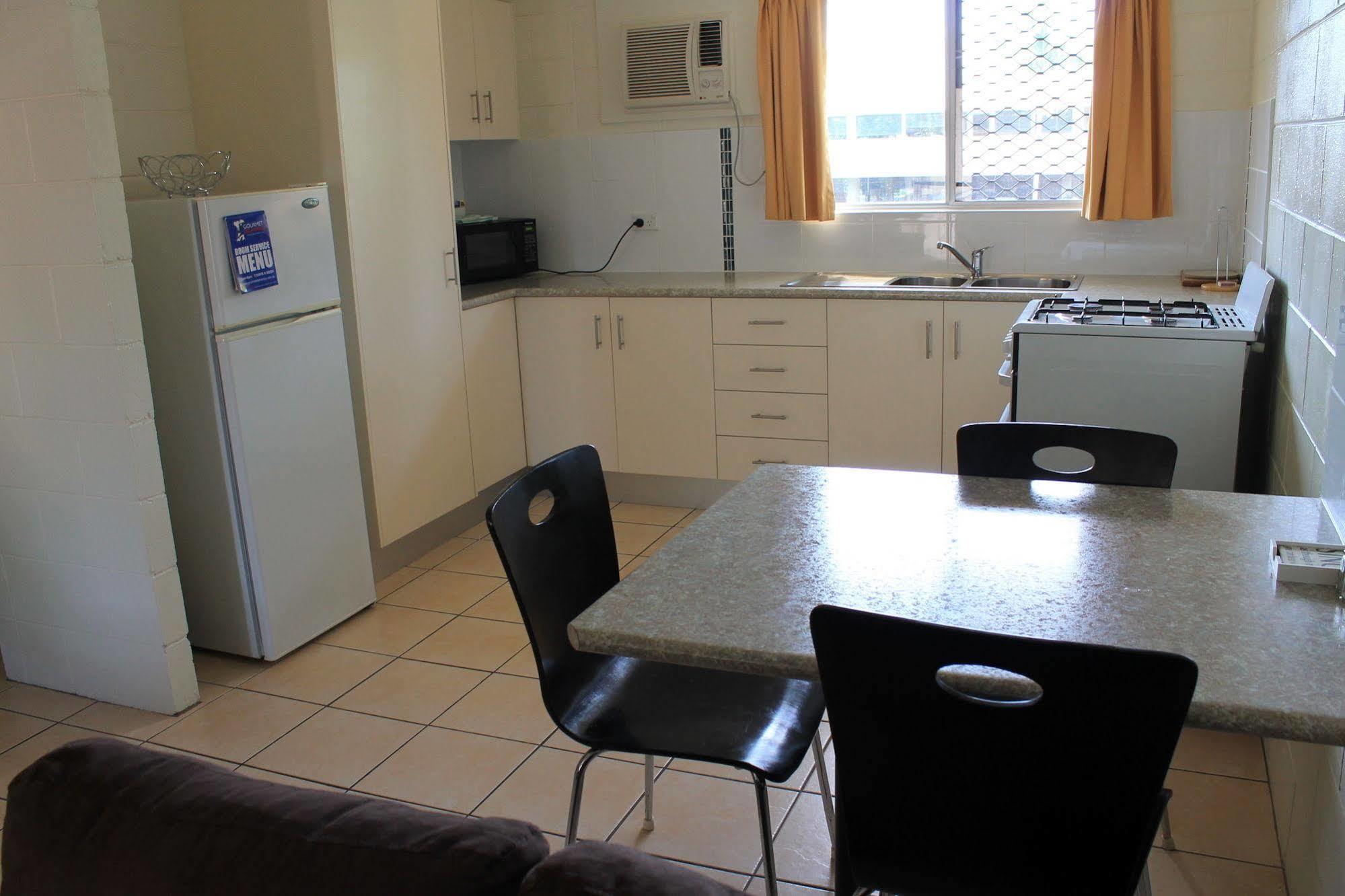 Oasis Inn Apartments Cairns Bagian luar foto