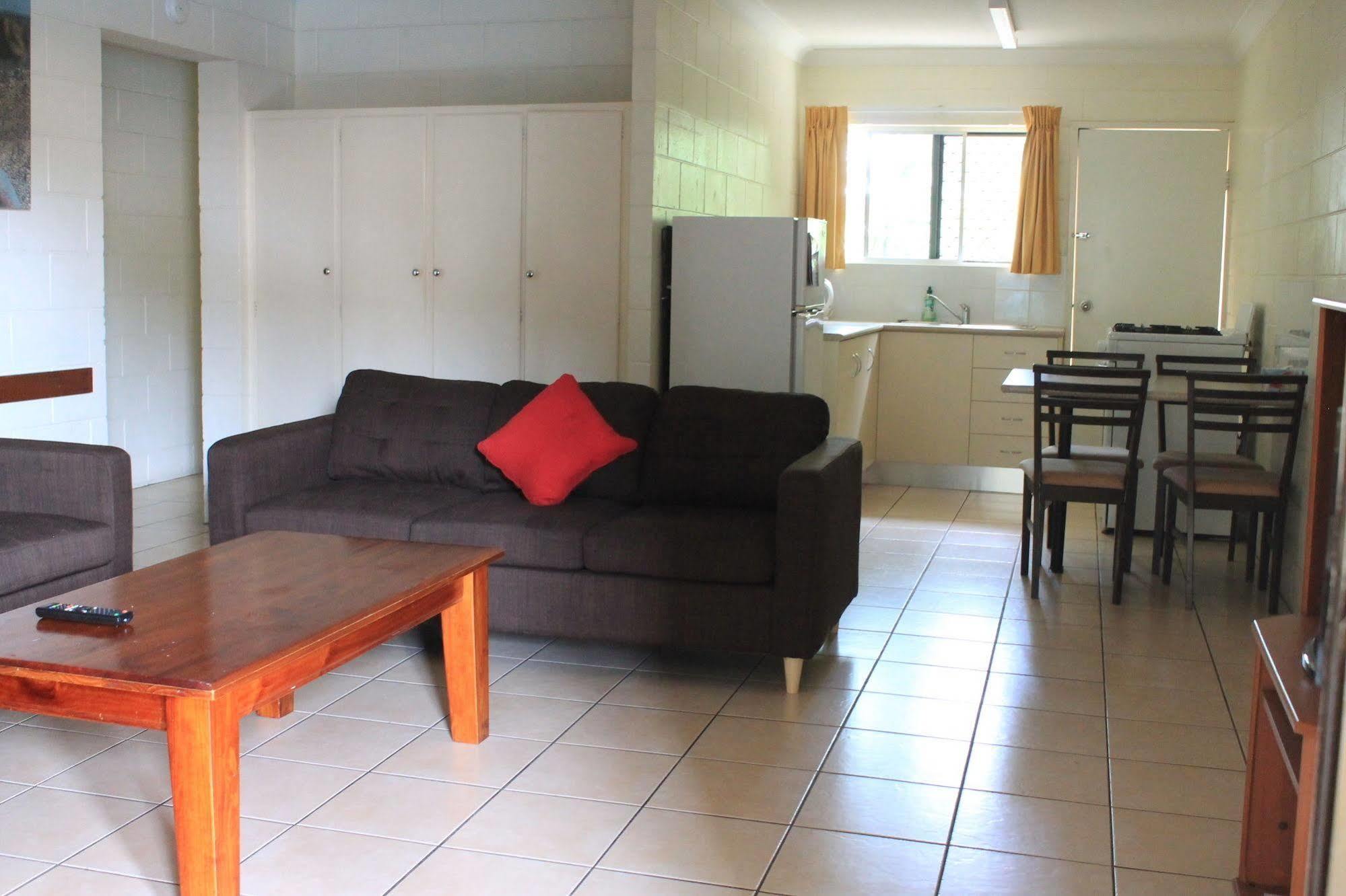 Oasis Inn Apartments Cairns Bagian luar foto