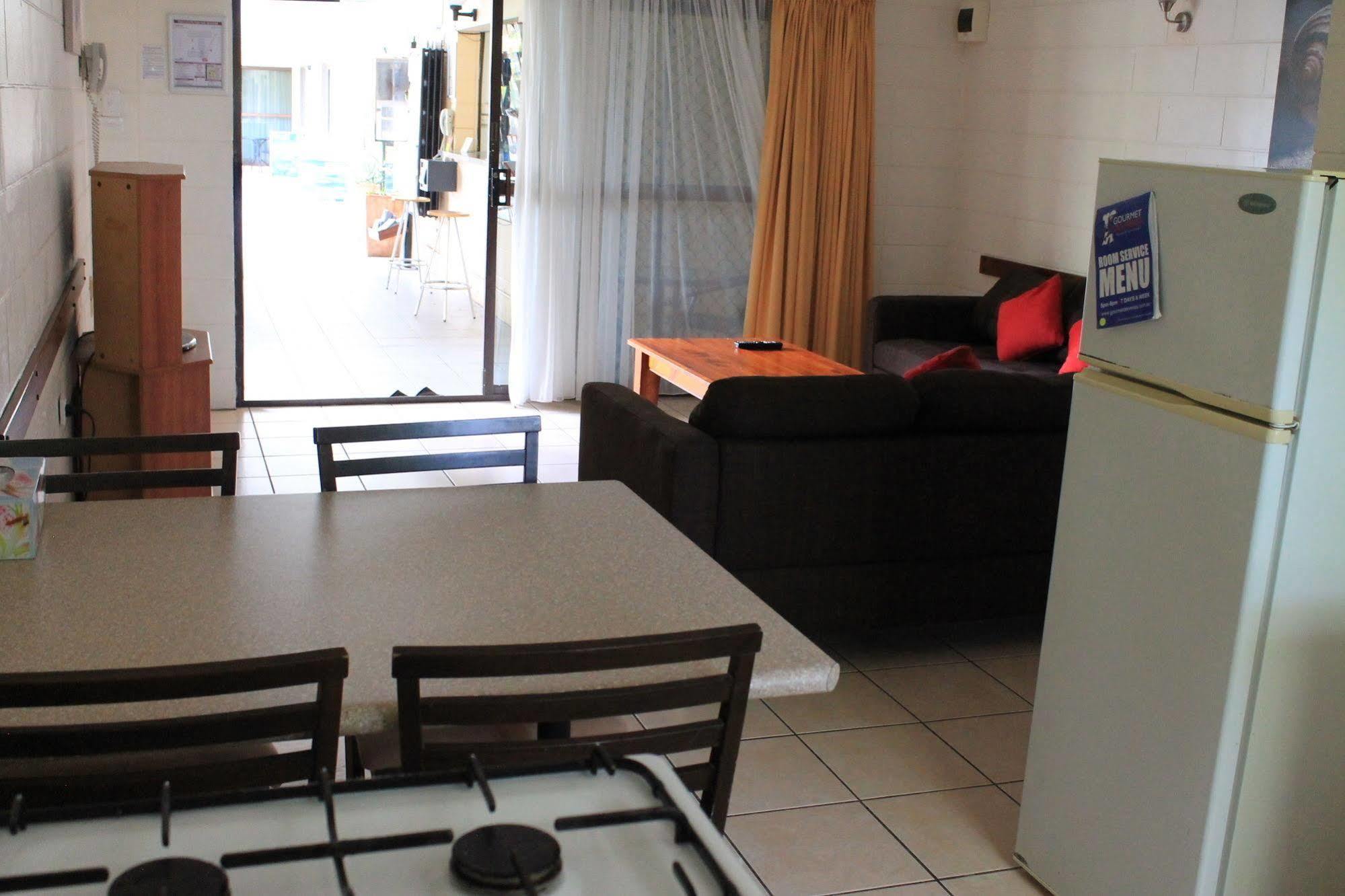 Oasis Inn Apartments Cairns Bagian luar foto