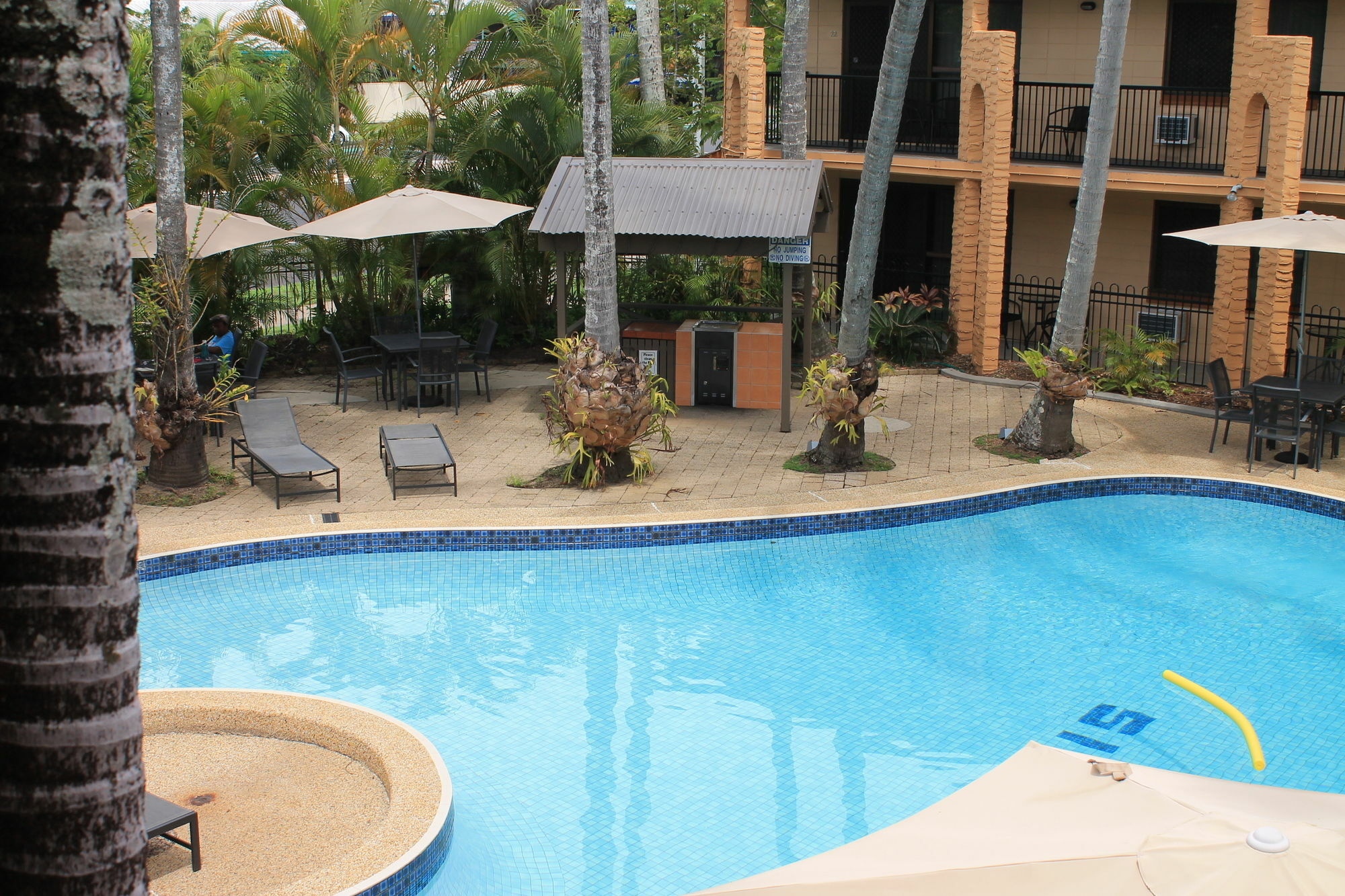 Oasis Inn Apartments Cairns Bagian luar foto