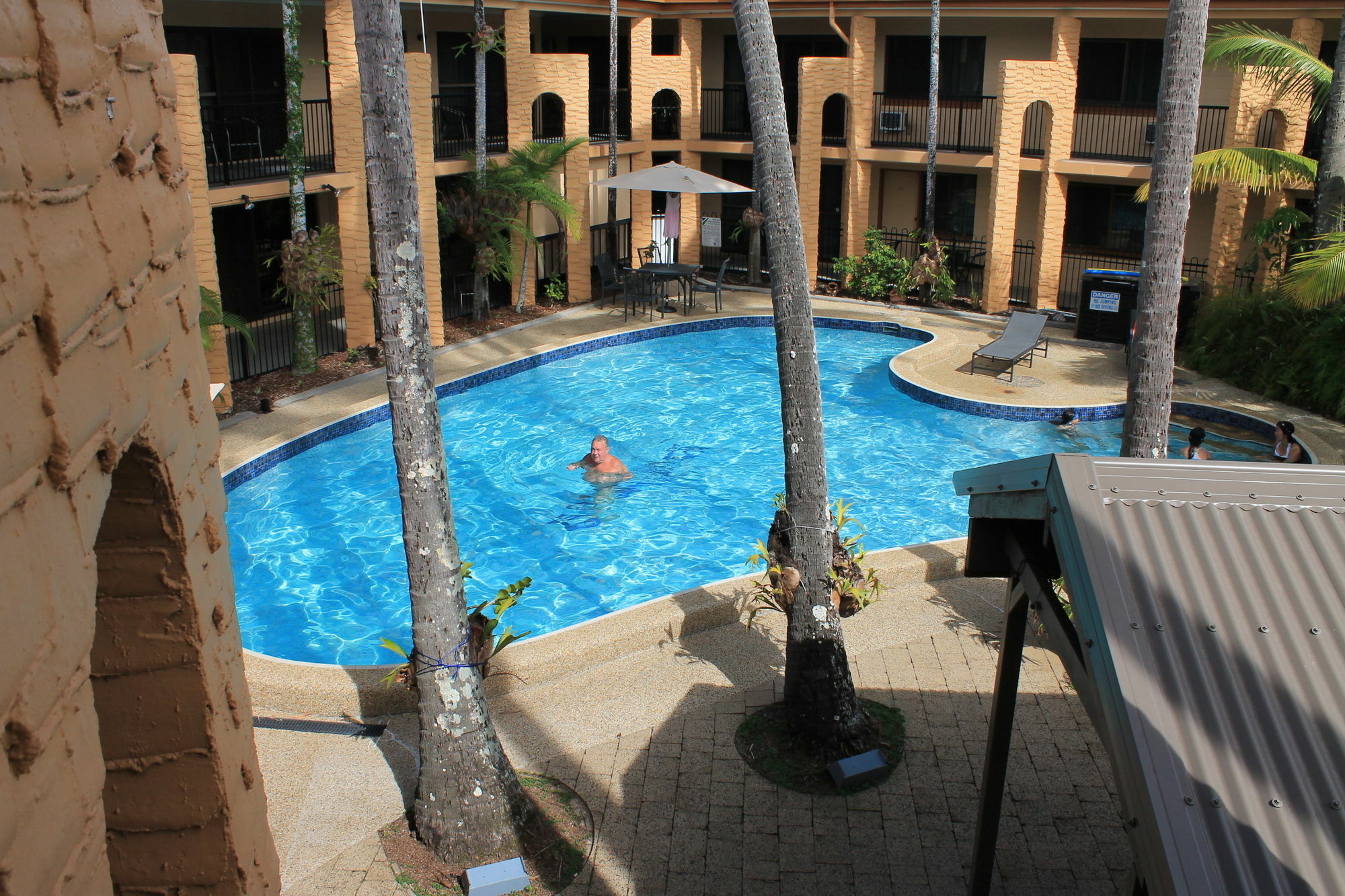 Oasis Inn Apartments Cairns Bagian luar foto